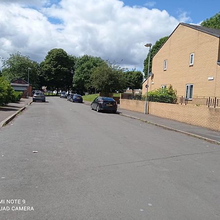 Luxury New House With Free Parking Apartment Birmingham Bagian luar foto